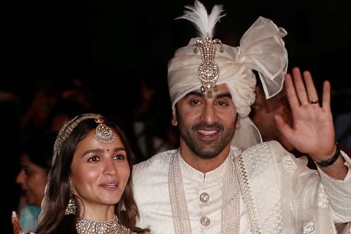 setelah_pacaran_5_tahun_bintang_bollywood_alia_bhatt_dan_ranbir_kapoor_menikah