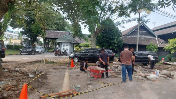 setelah_resmi_jadi_aset_pemprov_sumut_pagar_medan_club_langsung_dirobohkan