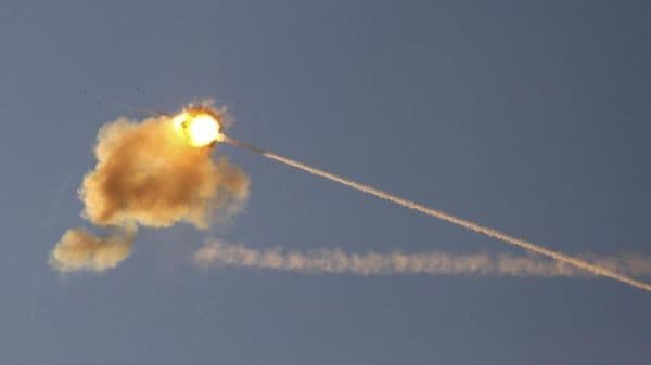 setelah_roket_katyusha_hizbullah_israel_dihujani_roket_m90_hamas