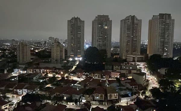 setengah_juta_warga_sao_paulo_tanpa_listrik_akibat_infrastruktur_rusak_dihantam_badai