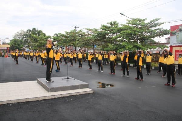 setiap_hari_sabtu_kapolres_deli_serdang_gelar_olah_raga_bersama