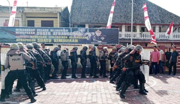 setiap_sabtu_polres_samosir_rutin_latihan_pengendalian_massa_menghadapi_pemilu_2024