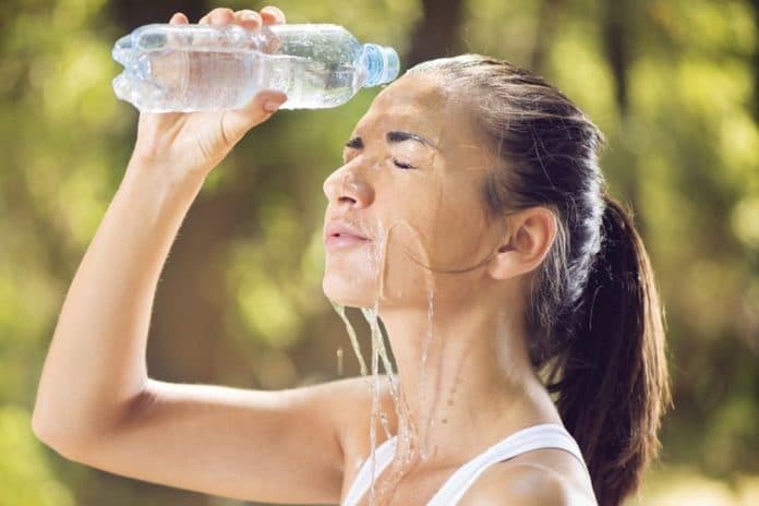 setop_minum_air_es_di_tengah_cuaca_panas_ini_alasannya