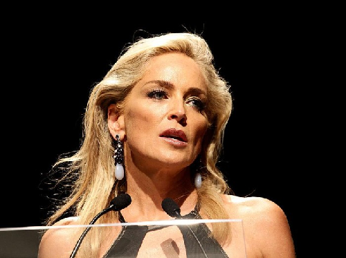 sharon_stone_rugi_besar_akibat_bangkrutnya_silicon_valley_bank