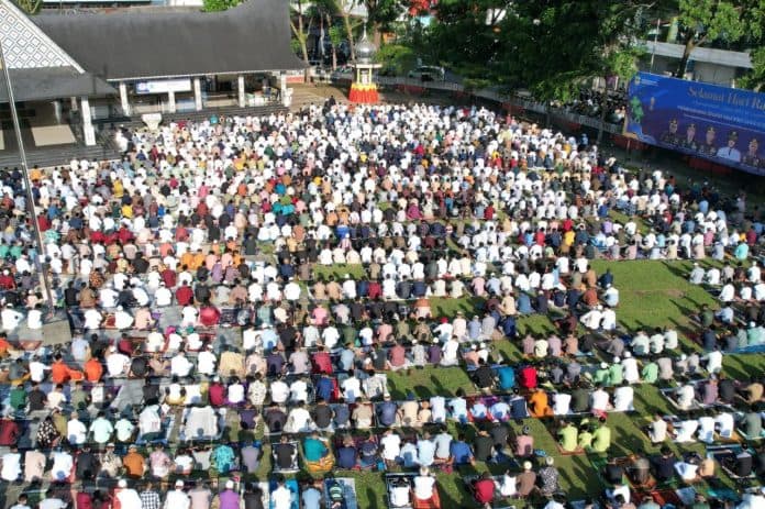 sholat_idul_fitri_bersama_ribuan_masyarakat_ini_harapan_wali_kota_siantar