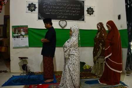 sholat_ied_di_mesjid_raya_medan_jemaah_wajib_pakai_masker