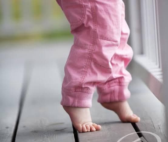 si_kecil_berjalan_dengan_kaki_jinjit_haruskah_anda_khawatir