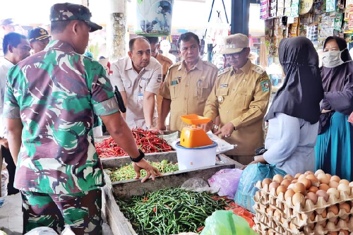 sidak_pasar_wakil_bupati_simalungun_minta_pedagang_tak_naikkan_harga