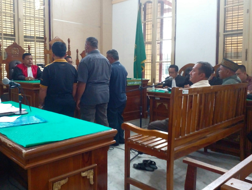 sidang_dugaan_penggelapan_rp57_m_di_pn_medan_terdakwa_protes_difoto_jurnalis