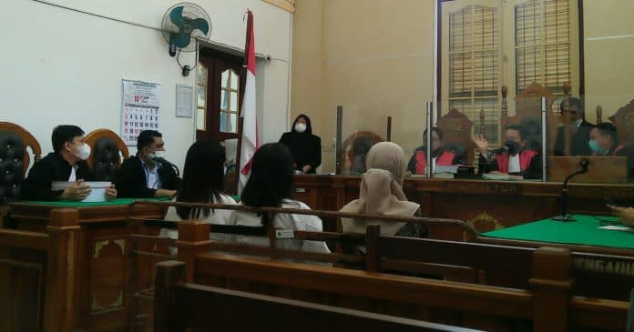 sidang_korupsi_dana_kapitasi_jkn_hakim_perintahkan_jaksa_bawa_giro_yang_dicairkan