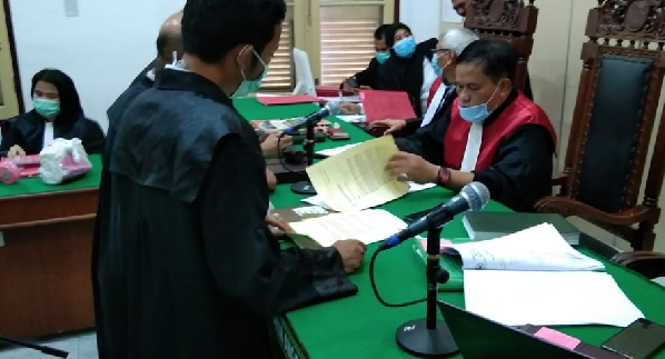 sidang_penemuan_327_kg_ganja_ph_oknum_polres_padangsidempuam_ajukan_bukti_tambahan