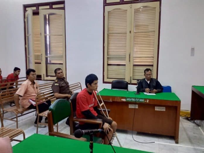 sidang_putusan_terdakwa_tommy_kurniawan_kasus_pembunuhan_kembali_ditunda