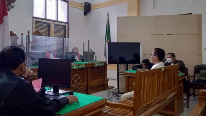 sidang_tuntutan_kasus_pelanggaran_uu_ite_ditunda_ini_alasannya