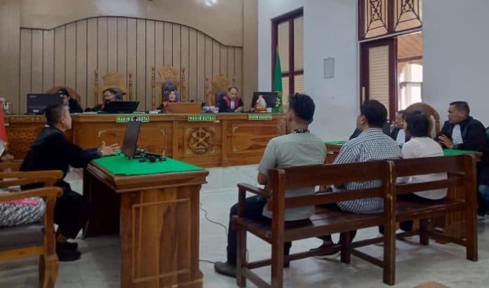 sidang_vonis_mantan_kadis_lhk_sumut_dan_2_rekanan_ditunda