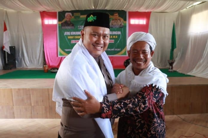 silaturahmi_bulan_ramadhan_akbp_choky_diangkat_jadi_keluarga_kehormatan_ponpes_darul_hikmah