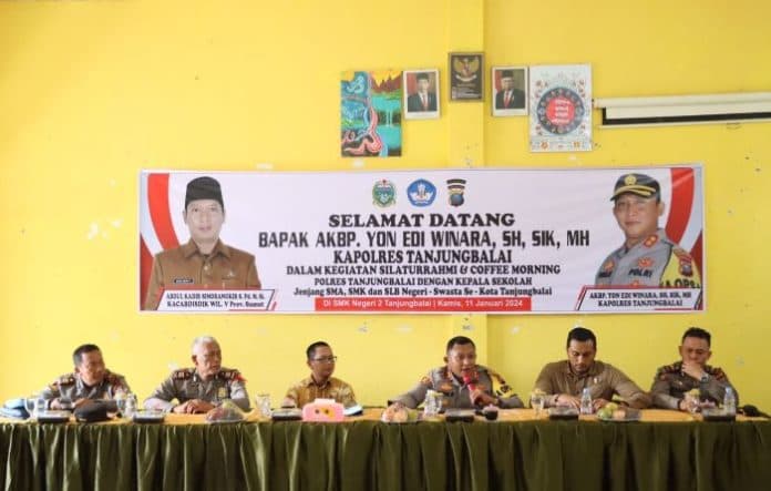 silaturahmi_dengan_kepala_sekolah_kapolres_tanjungbalai_komit_bangun_moral_siswa