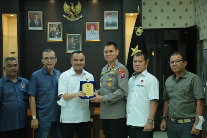 silaturahmi_dengan_pwi_sumut_irjen_pol_dadang_kekuatan_poldasu_tidak_terlepas_dari_media