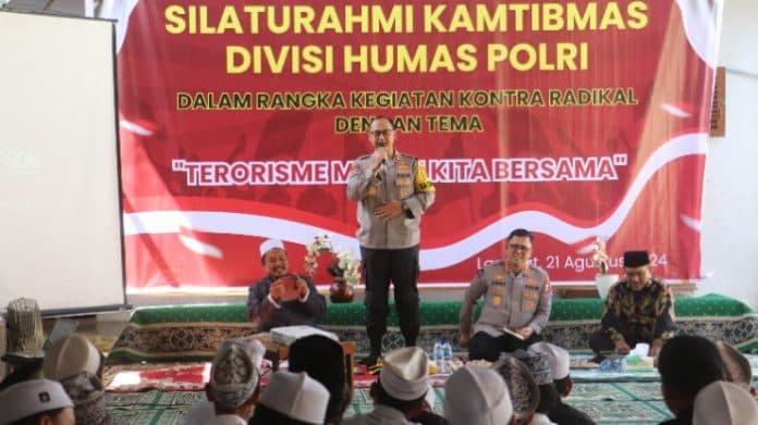 silaturahmi_ke_pesantren_al_fatah_divisi_humas_mabes_polri_sosialisasikan_paham_kontra_radikalisme
