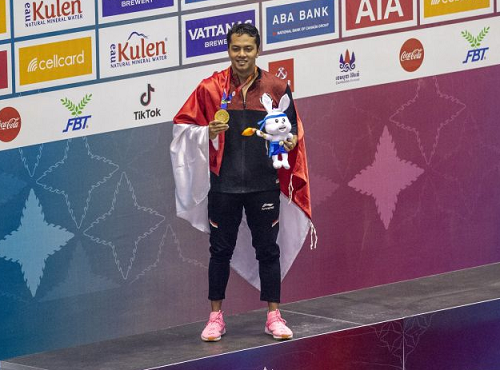 siman_sudartawa_raih_emas_di_nomor_50_m_gaya_punggung_putra