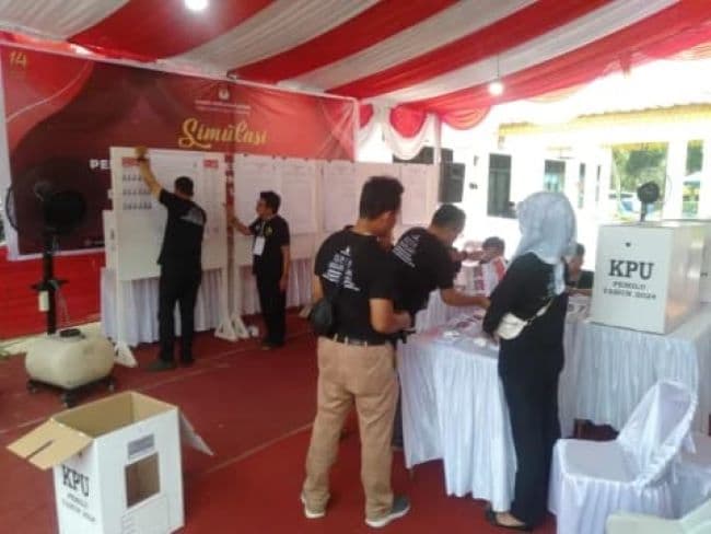 simulasi_pencoblosan_di_kpu_deli_serdang_gunakan_aplikasi_sirekap