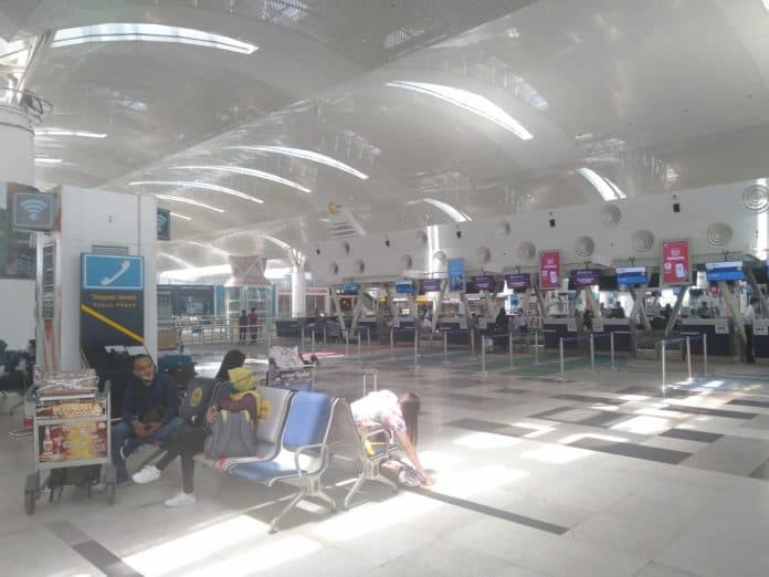sinabung_erupsi_aktivitas_bandara_knia_masih_normal