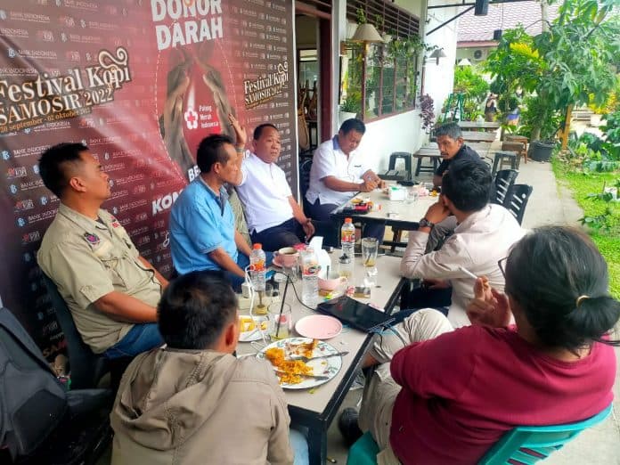 siraja_lontung_minta_wartawan_menyuarakan_keluhan_warga_di_media_agar_terdengar_oleh_pemerintah