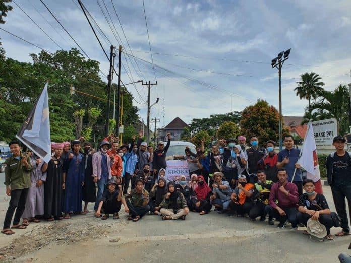sisisar_beri_bantuan_kepada_korban_banjir_dan_tanah_longsor_di_nagori_bayu_muslimin