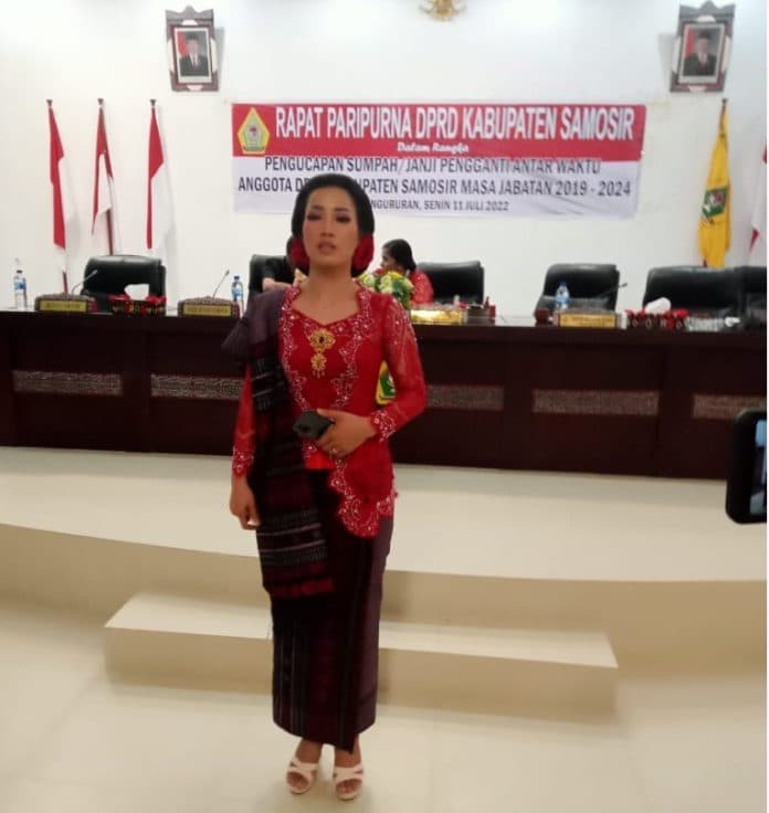 siska_ambarita_resmi_menjadi_anggota_dprd_samosir