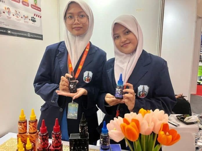 siswa_smk_di_jogja_sulap_limbah_sayur_jadi_tinta_spidol