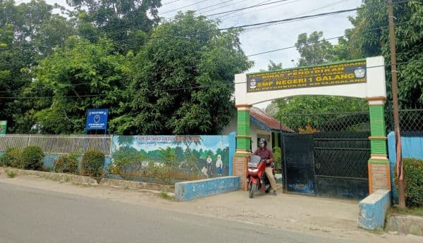 siswa_smp_negeri_2_galang_numpang_belajar_di_gedung_smp_negeri_1