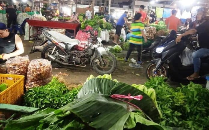 situasi_dini_hari_perayaan_idul_adha_pasar_raya_mmtc_dipadati_pengujung