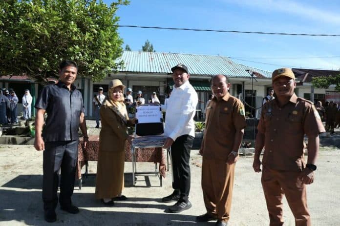 sma_negeri_salak_pioner_pendidikan_di_pakpak_bharat_bupati_minta_guru_bersemangat
