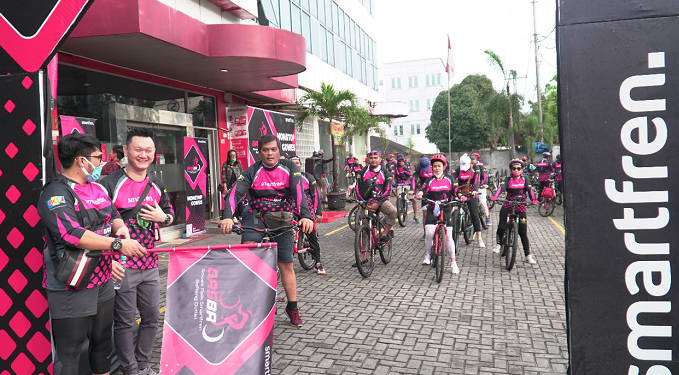 smartfren_selenggarakan_gowes_berprotokol_kesehatan