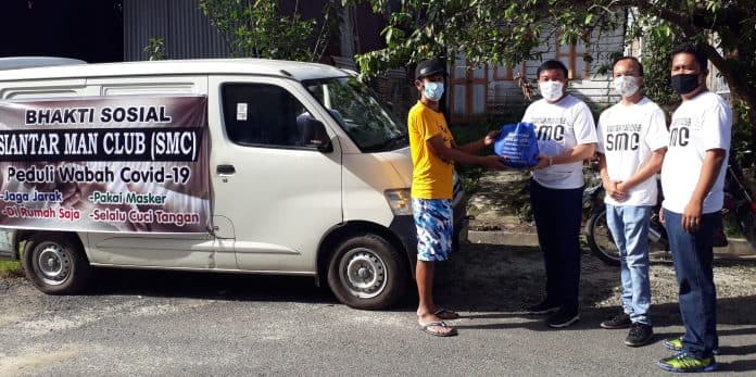 smc_bagikan_sembako_door_to_door_untuk_warga_terdampak_corona
