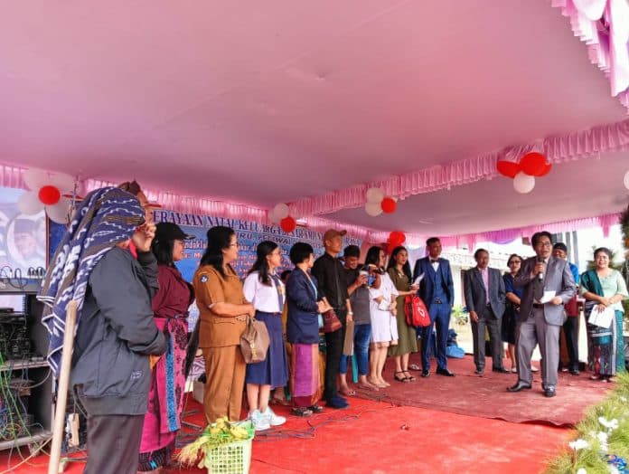 smp_negeri_1_raya_gelar_natal_hendaklah_kau_berakar_di_dalam_dia_dan_dibangun_di_atas_dia