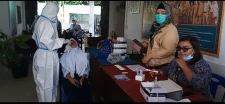 smpn_8_kota_tebing_tinggi_di_swab_antigen_25_siswa_dan_4_guru_negatif