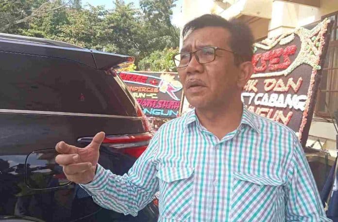 soal_air_tercemar_di_sinaksak_ketua_dprd_jika_tidak_dapat_diselesaikan_dlh_kita_akan_turun