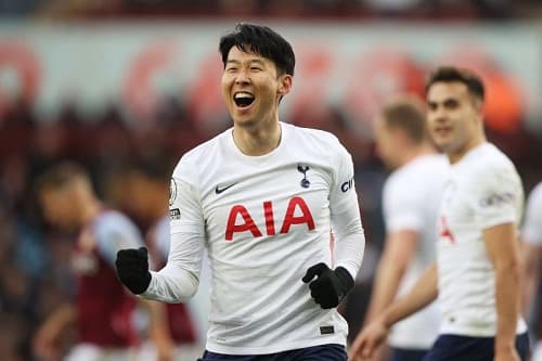 son_heung_min_hattrick_tottenham_gilas_aston_villa_4_gol_tanpa_balas