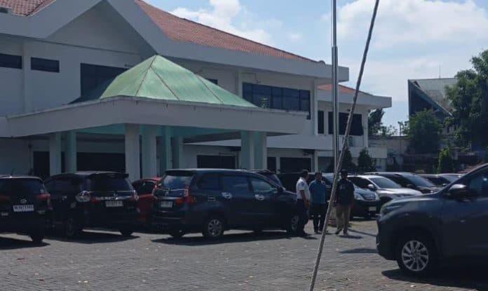 sopir_angkutan_pon_xxi_ngaku_tak_pernah_terima_kontrak_dan_perjanjian_kerja
