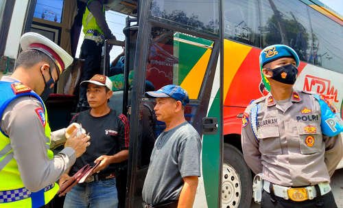 sopir_dan_kernet_bus_lintas_provinsi_jalani_tes_urine_di_asahan