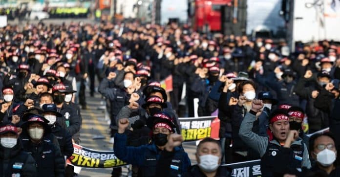 sopir_truk_mogok_massal_di_korea_selatan_pasokan_bahan_bakar_terganggu