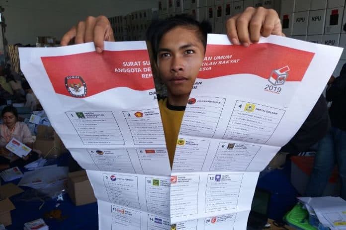 sortir_dan_lipat_sebanyak_28654_surat_suara_di_sumut_rusak
