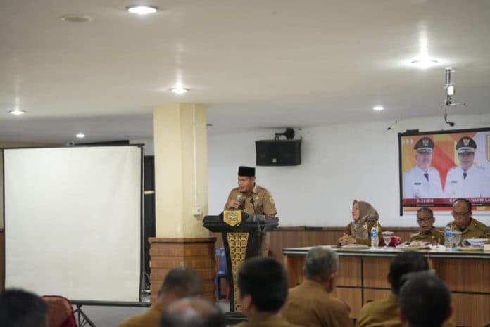 sosialisasi_evaluasi_dan_persiapan_penilaian_pelayanan_publik_dibuka_tuntut_profesionalisme_asn