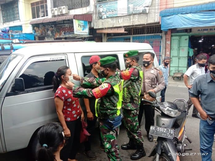 sosialisasi_protokol_kesehatan_polsek_dolok_pardamean_bagikan_masker