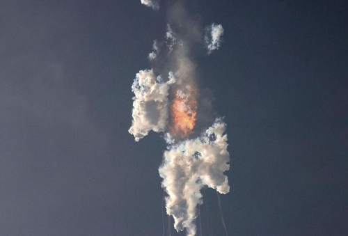 spacex_meledak_saat_uji_coba_peluncuran_pesawat_antariksa_di_texas