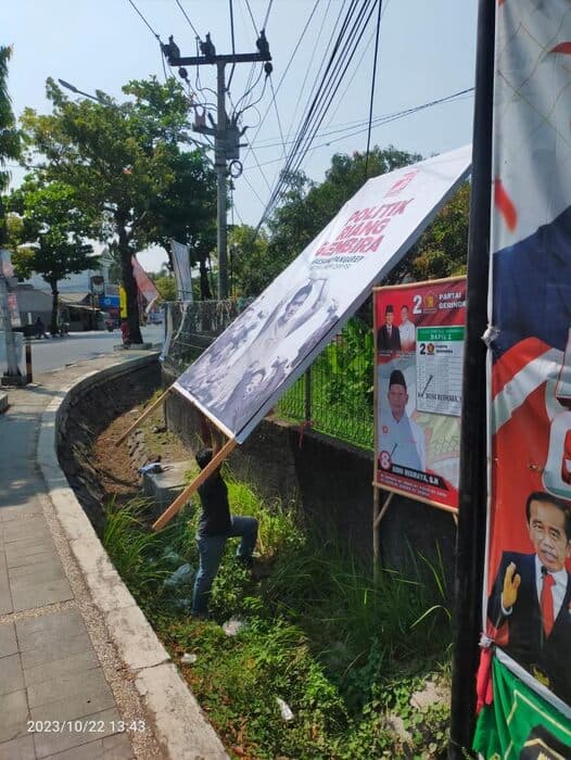 spanduk_gibran_dan_kaesang_dicopot_polda_jabar_siap_melakukan_tindakan_hukum