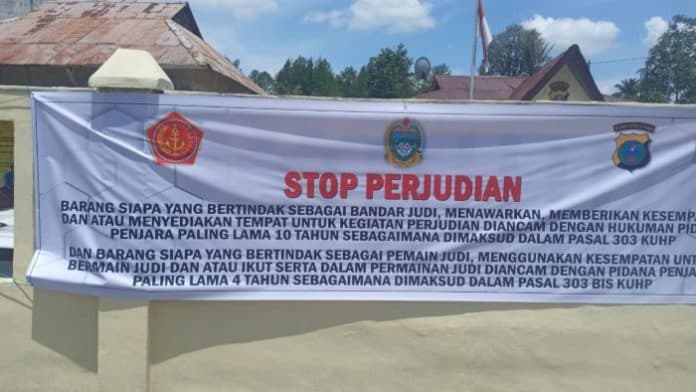 spanduk_imbauan_stop_judi_terpasang_di_sejumlah_lokasi_di_taput