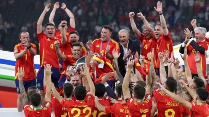 spanyol_4_kali_raih_piala_eropa_dan_suporter_baku_hantam