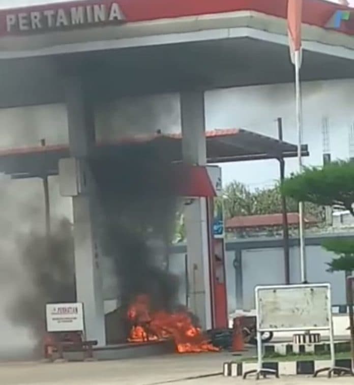 spbu_di_galang_deli_serdang_terbakar_sepeda_motor_hangus