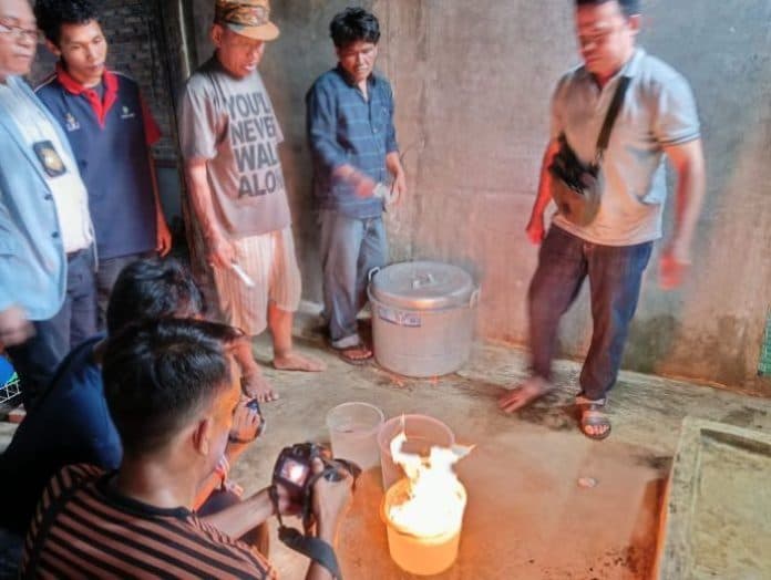 spbu_sinaksak_masih_beroperasi_air_warga_terus_tercemar
